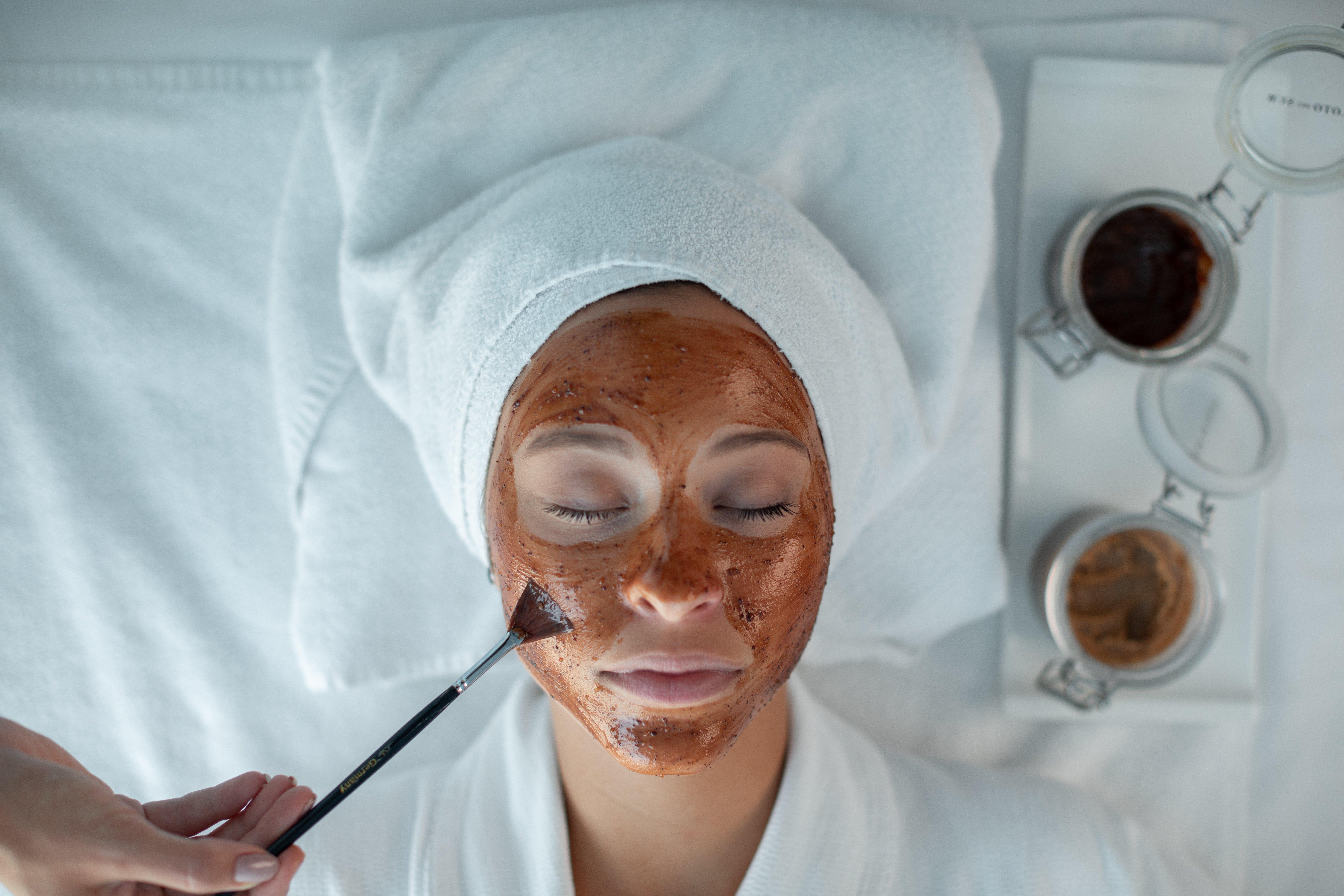 Hotel Intercontinental Cartagena By Ihg Екстер'єр фото A woman applying a facial mask