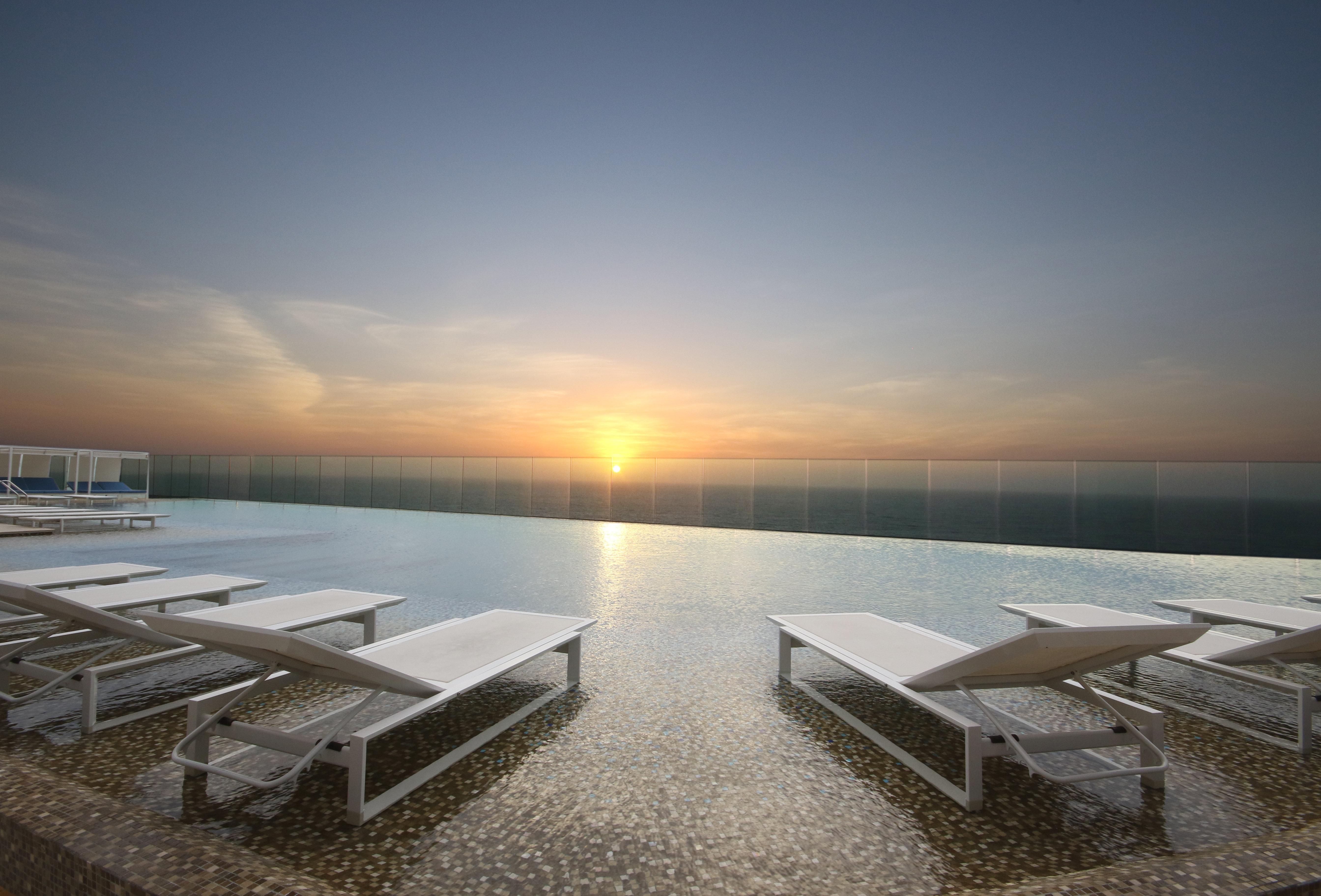 Hotel Intercontinental Cartagena By Ihg Екстер'єр фото Infinity pool at the 1018 Sky Lounge